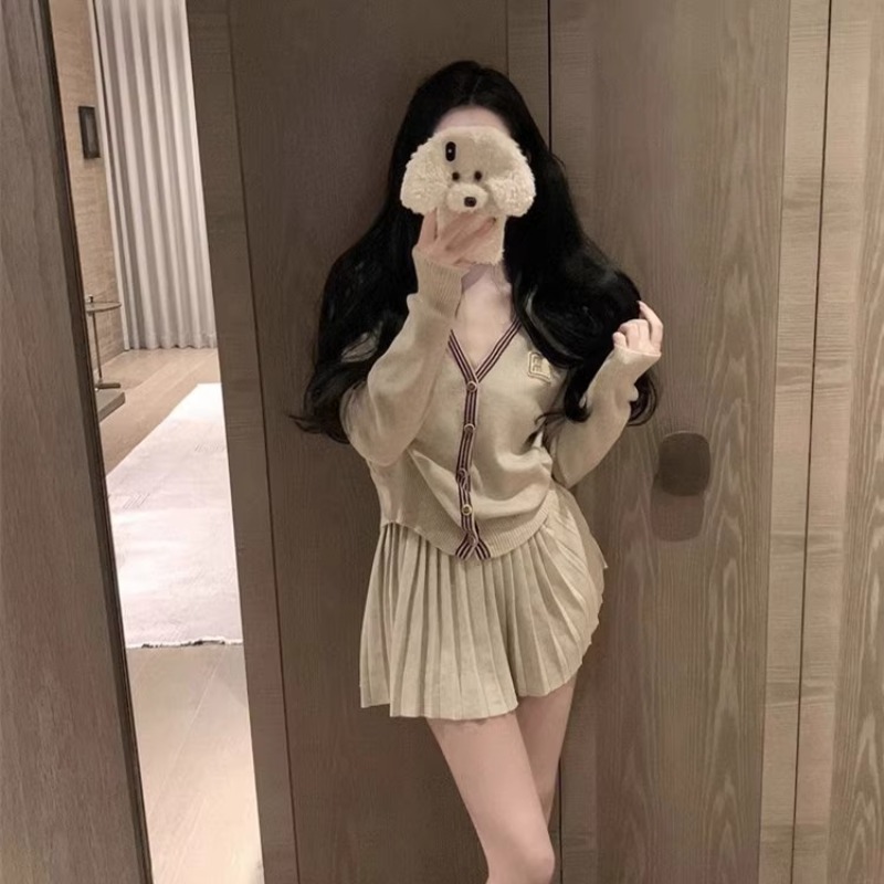  Contrast-edge knitted cardigan dress set 46