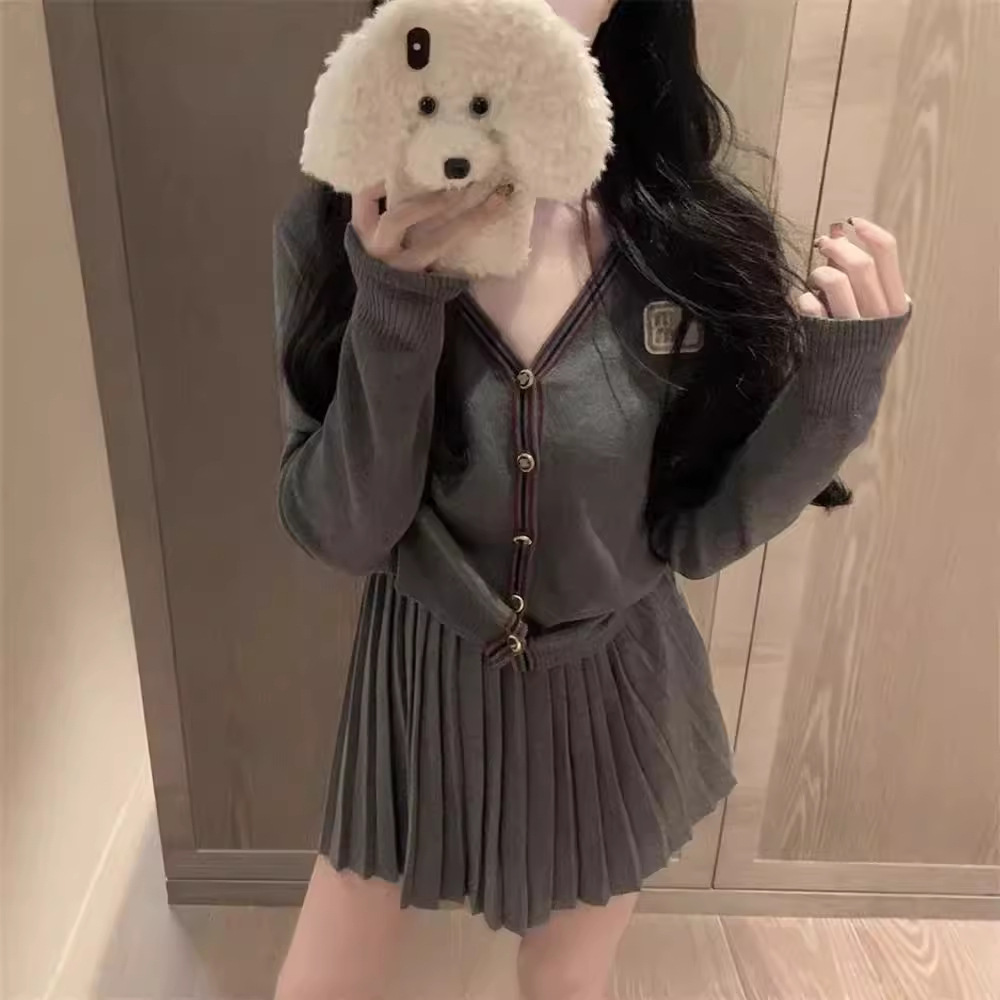 Contrast-edge knitted cardigan dress set 11