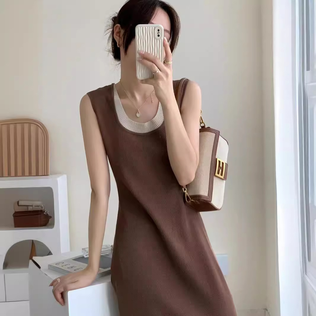 Contrast color crew neck knitted suspender dress 45