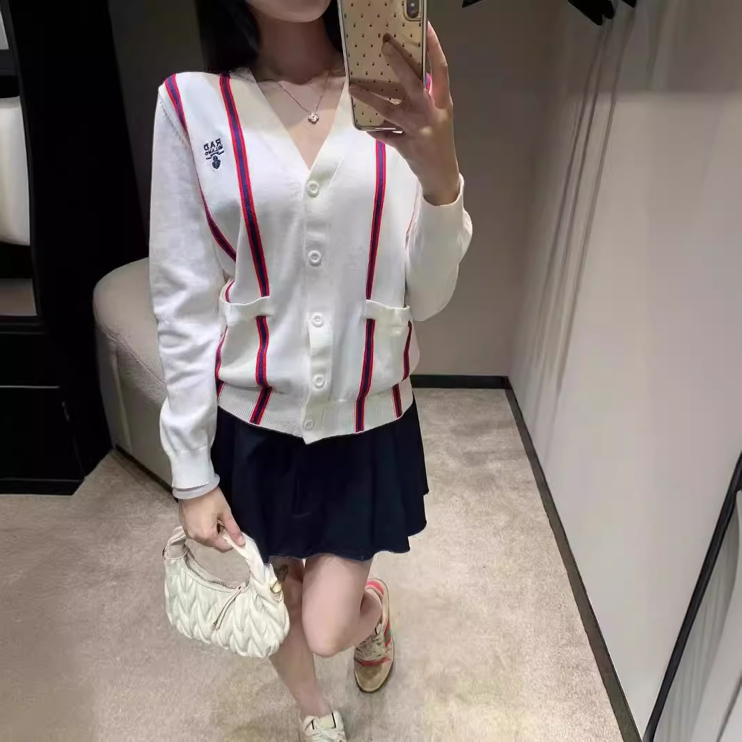 Loose V-neck long-sleeved knitted top 3 02