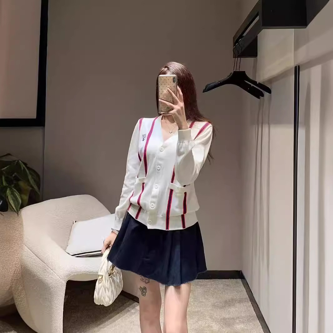  Loose V-neck long-sleeved knitted top 50 02