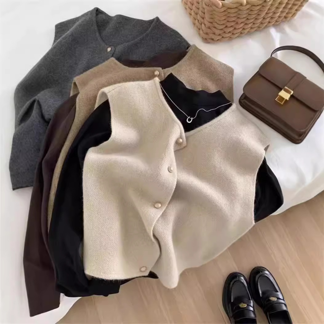 Single-breasted round-neck slim knitted vest 30