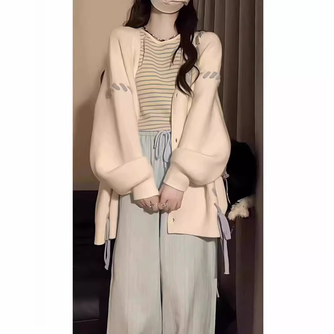 New sweet and cool design heart button knitted sweater 54 01
